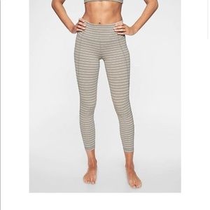 Athleta Salutation 7/8 leggings- XS